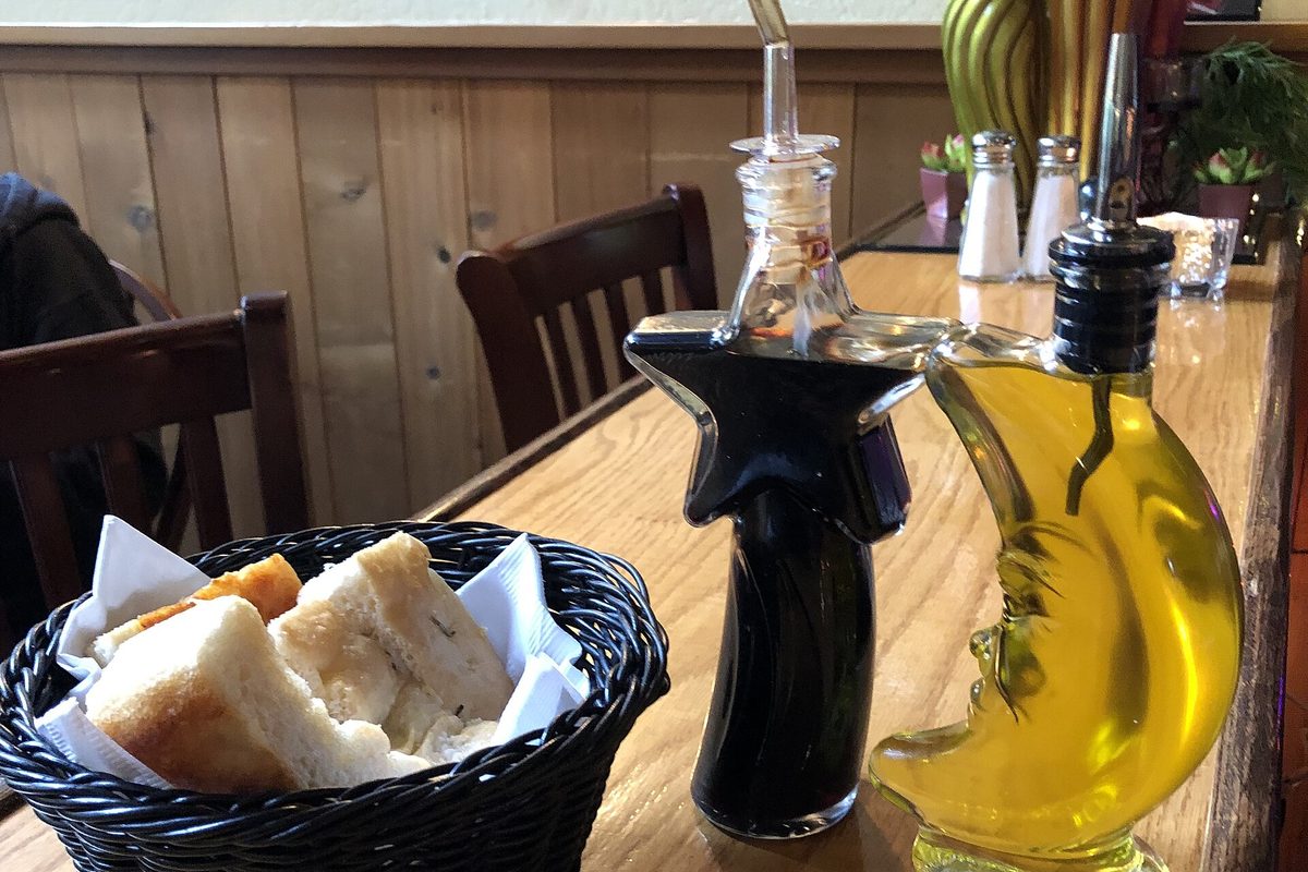 Foccacia — olivenolje, grovt salt og tålmodighet